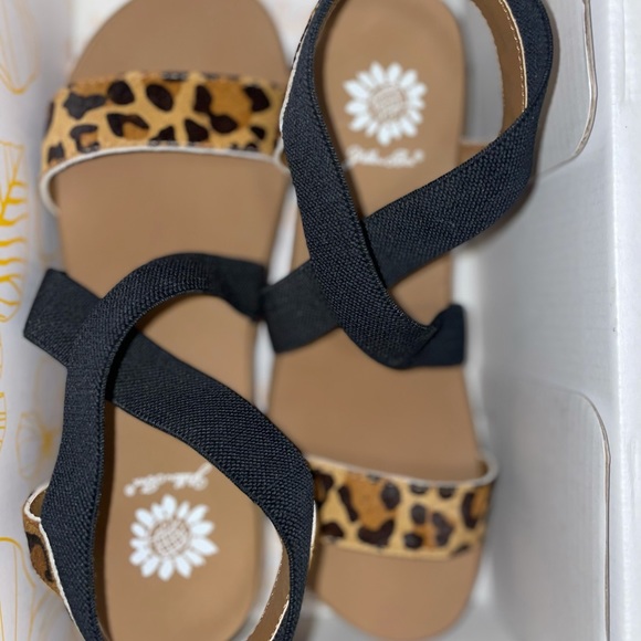 {Yellowbox} Janalee Leopard Wedge Sandals - Picture 8 of 16